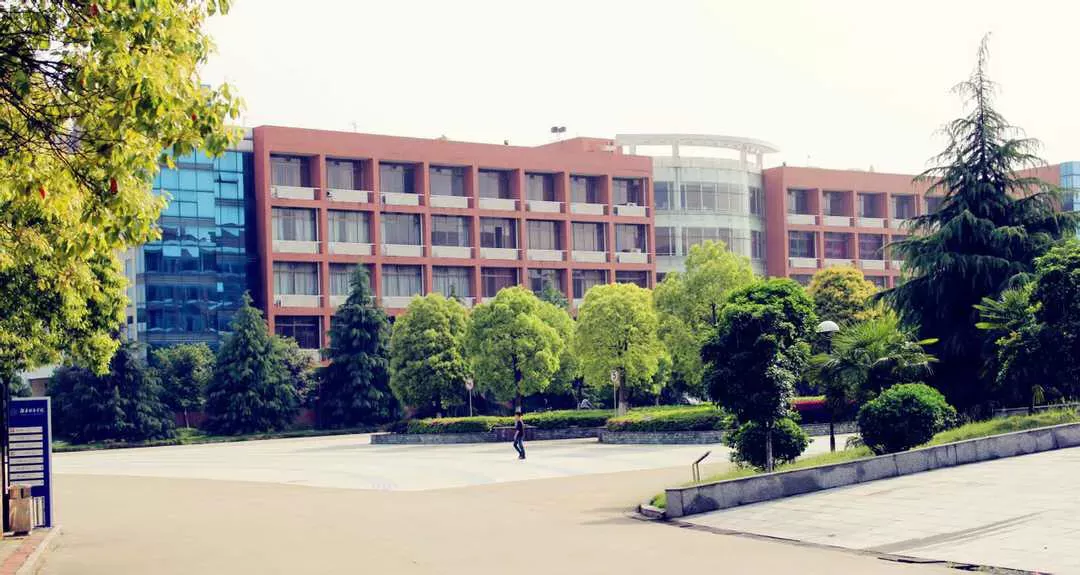 益阳成人高考报名，湖南益阳城市学院是公办吗